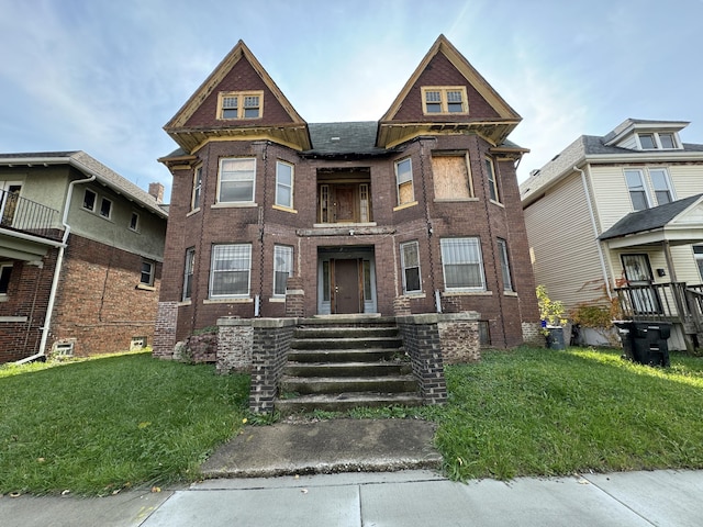 view of front of home with a front yard