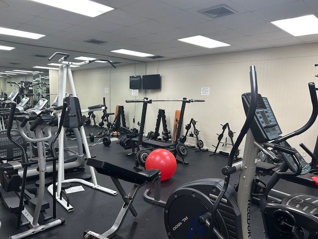 1622 Brentwood Dr, Troy, MI 48098 - view of workout area