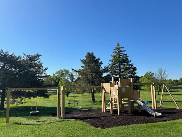 1622 Brentwood Dr, Troy, MI 48098 - communal playground with a yard