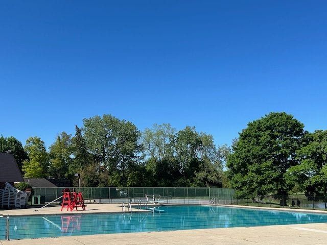 1622 Brentwood Dr, Troy, MI 48098 - community pool with fence