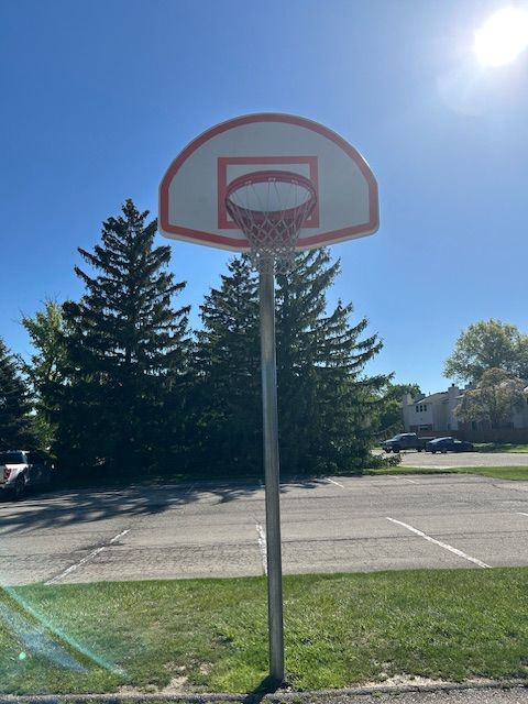 1622 Brentwood Dr, Troy, MI 48098 - view of sport court
