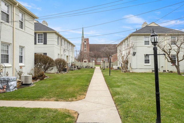 view of property's community featuring a yard