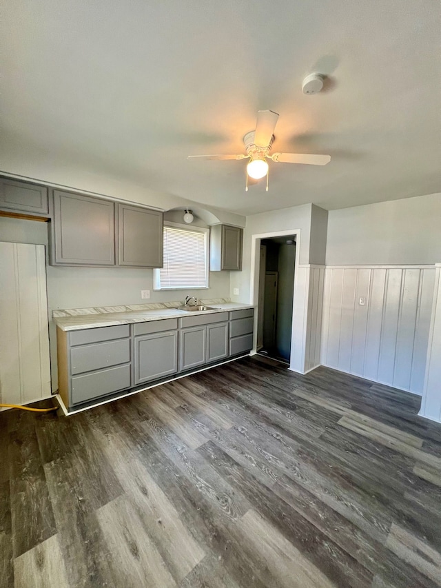 kitchen featuring gray cabinetry, ceiling fan, sink, and dark wood-type flooring