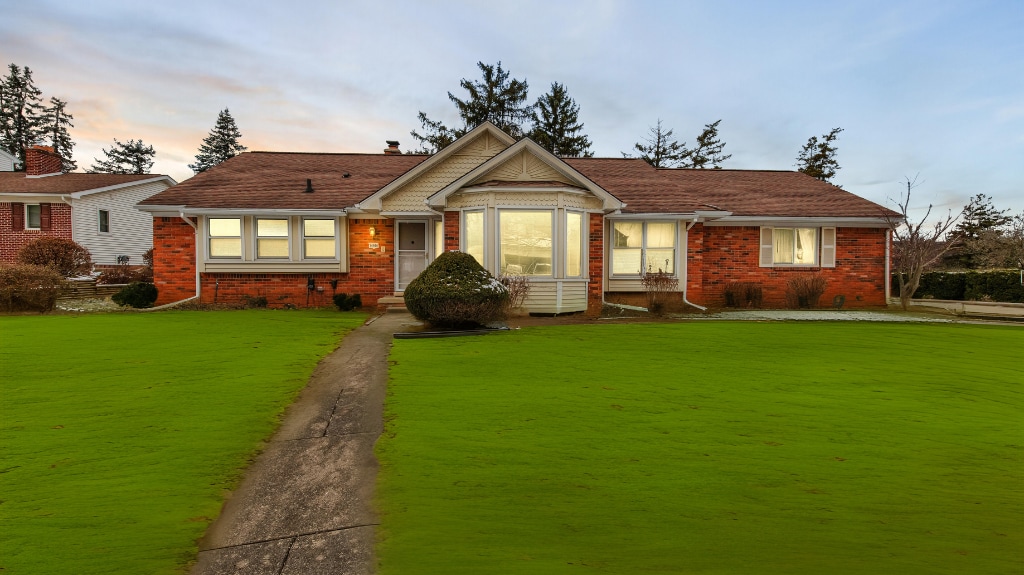 36906 Brittany Hill Dr, Farmington, MI 48335 - photo 1