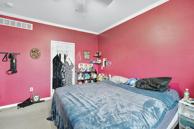 carpeted bedroom with a ceiling fan, visible vents, crown molding, baseboards, and a closet
