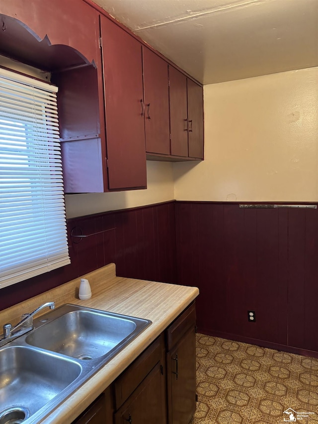 kitchen featuring sink