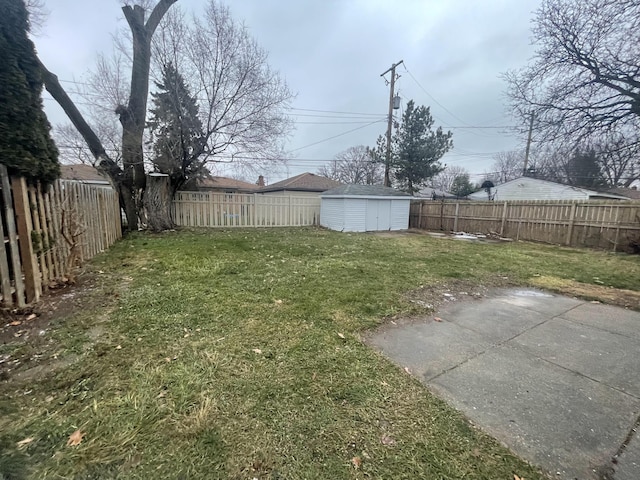 view of yard featuring a shed and a patio area