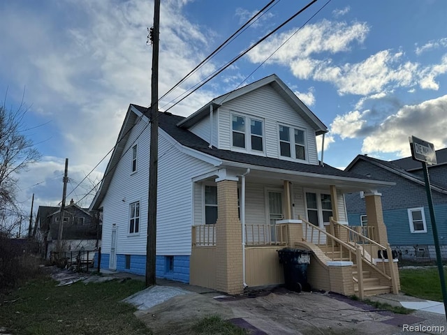 view of front of house featuring a porch