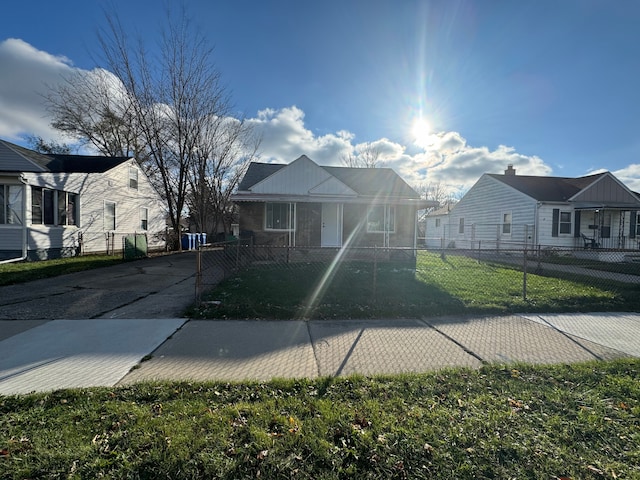 view of front of property with a front lawn