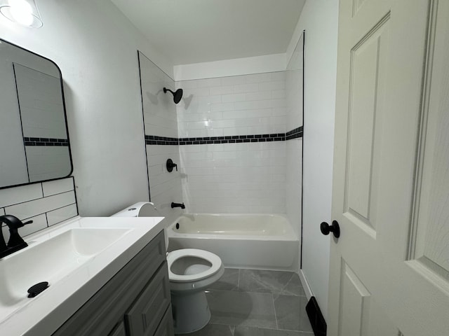 full bathroom featuring tiled shower / bath combo, toilet, decorative backsplash, and vanity