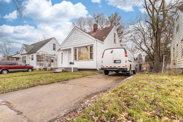 view of front of house with a front yard