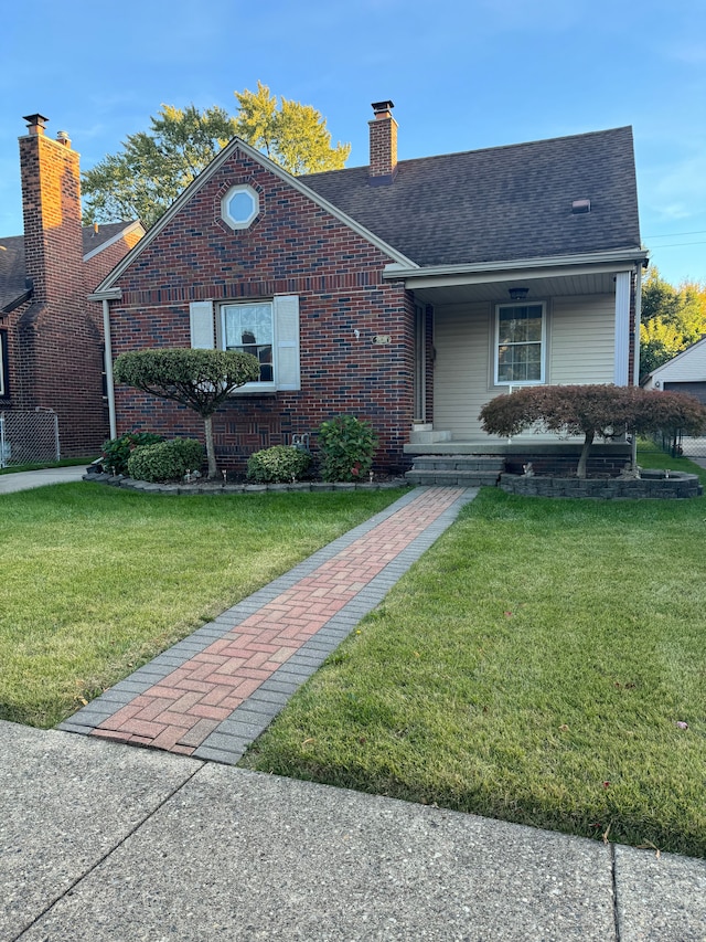 view of front of house featuring a front yard