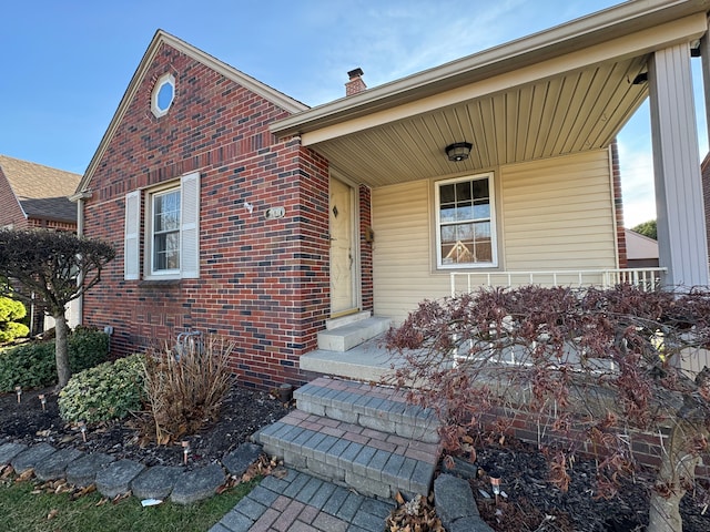 property entrance featuring a porch