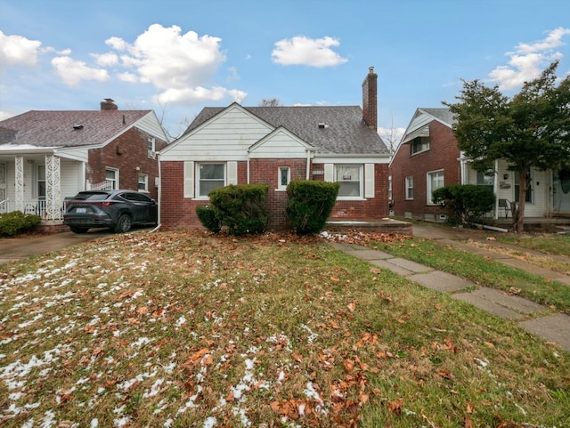 view of front of house featuring a front yard