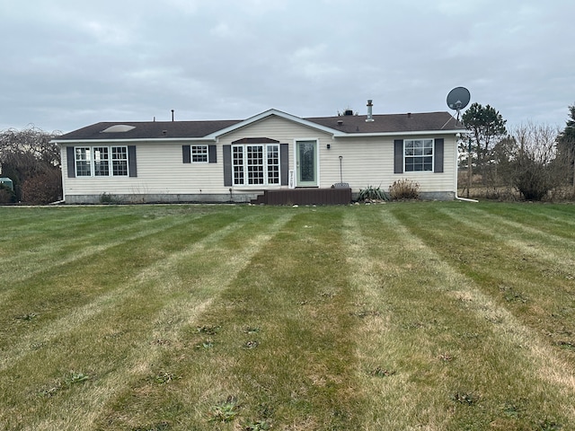 view of front of property with a lawn