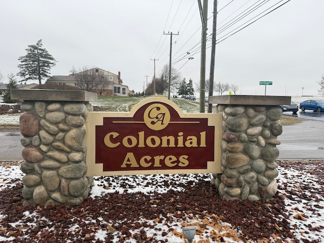 view of community / neighborhood sign