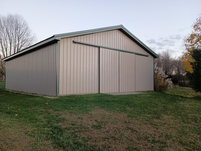 view of outdoor structure with a yard