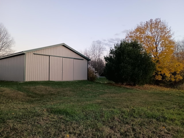 view of outdoor structure with a yard