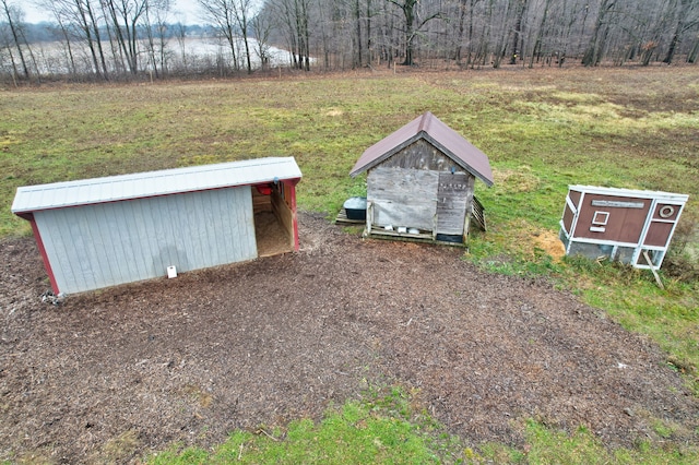 view of yard featuring a rural view and an outbuilding