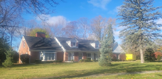 new england style home featuring a front lawn