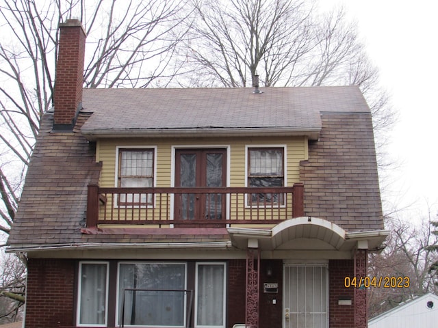 view of front of home with a balcony