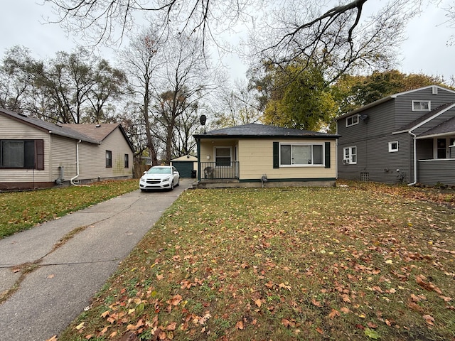 view of front of house with a front yard