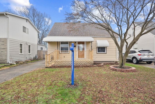 bungalow-style house with a front yard