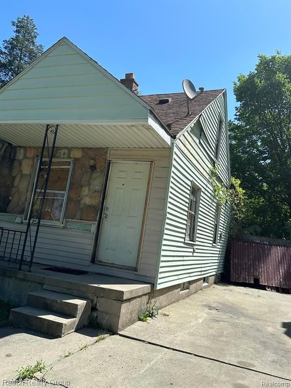 view of front of property with a porch