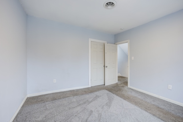 spare room featuring carpet floors