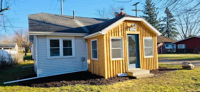 view of outdoor structure featuring a yard