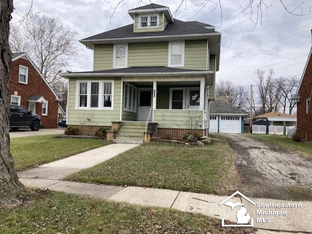 view of front of property with a porch and a front yard