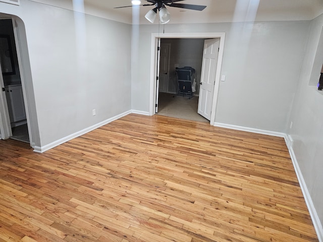 unfurnished room featuring light hardwood / wood-style floors and ceiling fan