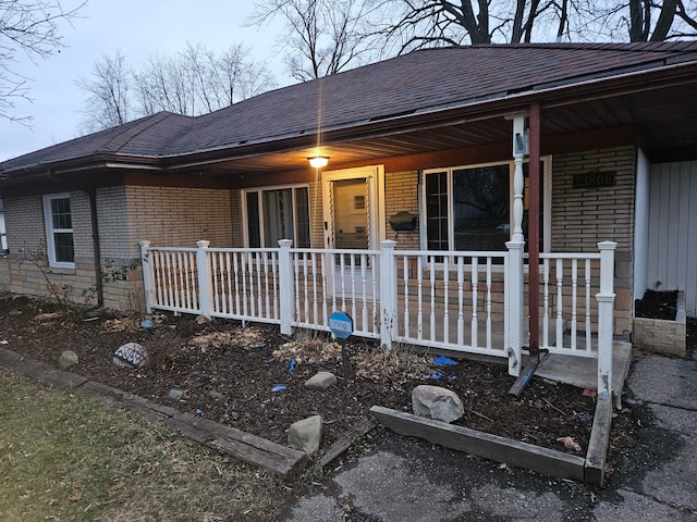 view of front of property featuring covered porch