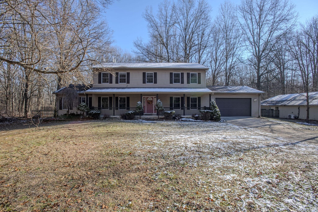 view of front facade featuring a garage