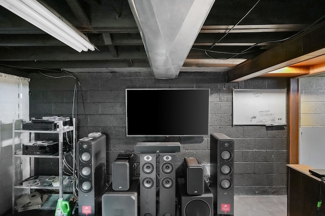 interior space featuring concrete flooring