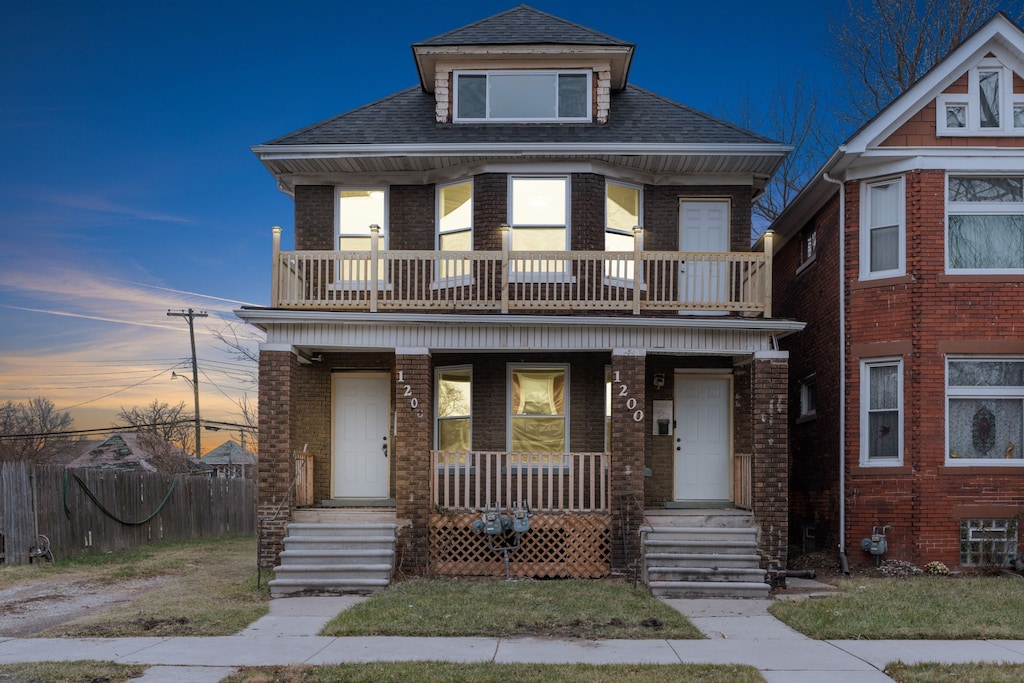 view of front of property featuring a balcony and covered porch