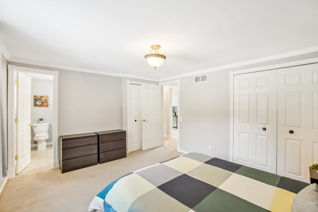 bedroom with crown molding, a closet, visible vents, light carpet, and baseboards