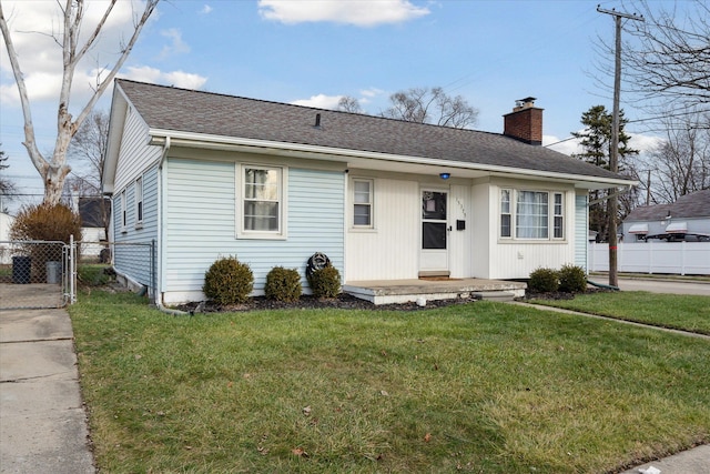 view of front of home featuring a front yard