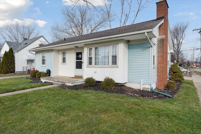 single story home with a front yard