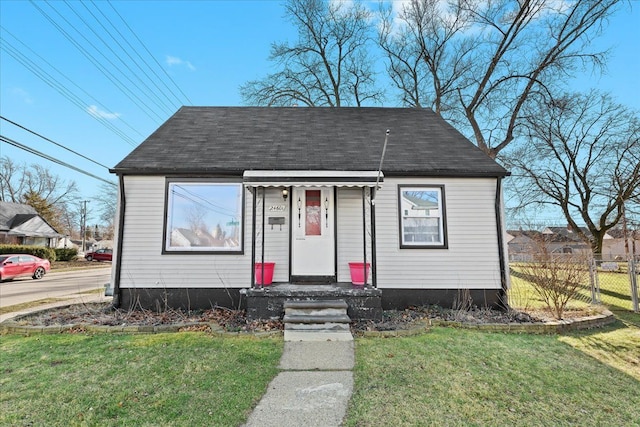 bungalow featuring a front yard