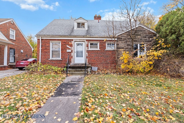 view of front of home featuring a front lawn