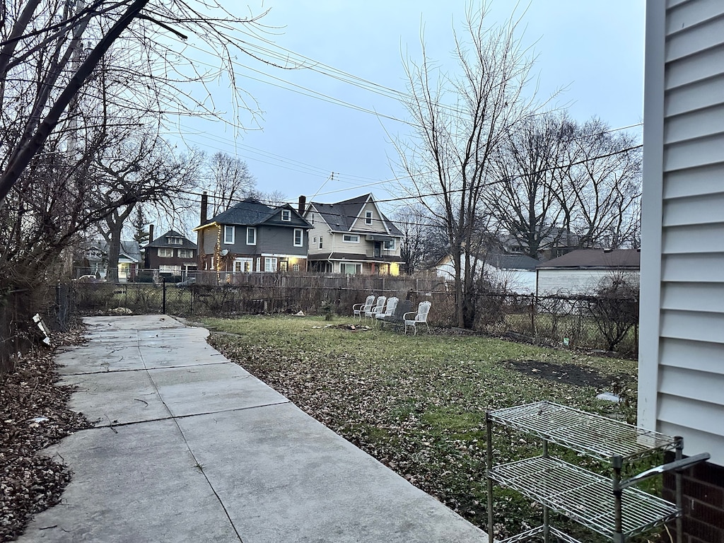 view of yard featuring a patio