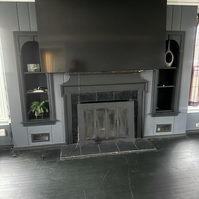 room details featuring a fireplace and hardwood / wood-style flooring