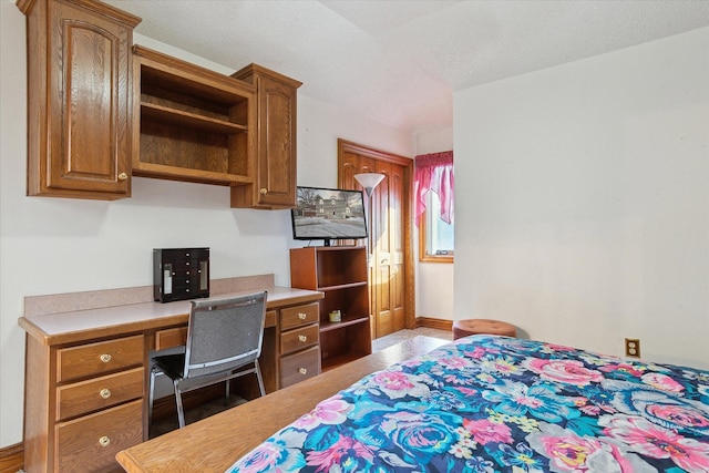 bedroom featuring built in desk