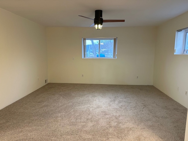 carpeted empty room featuring ceiling fan