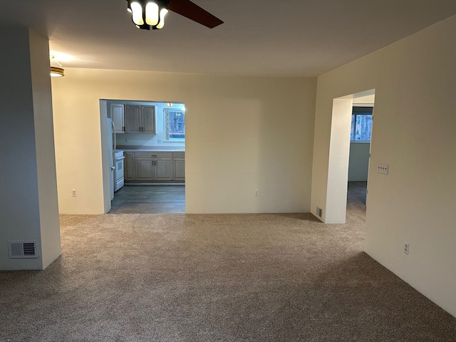 unfurnished room with light carpet and ceiling fan