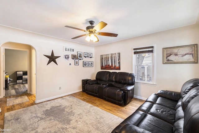 living room featuring light hardwood / wood-style floors and ceiling fan