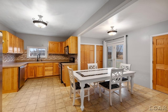 kitchen featuring tasteful backsplash, sink, and stainless steel appliances