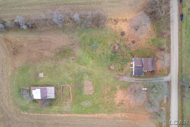 birds eye view of property featuring a rural view