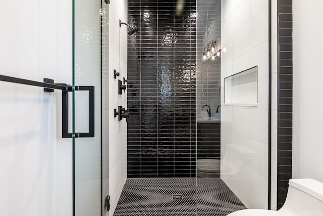 4380 The Heights Blvd, Rochester, MI 48306 - bathroom with toilet and an enclosed shower